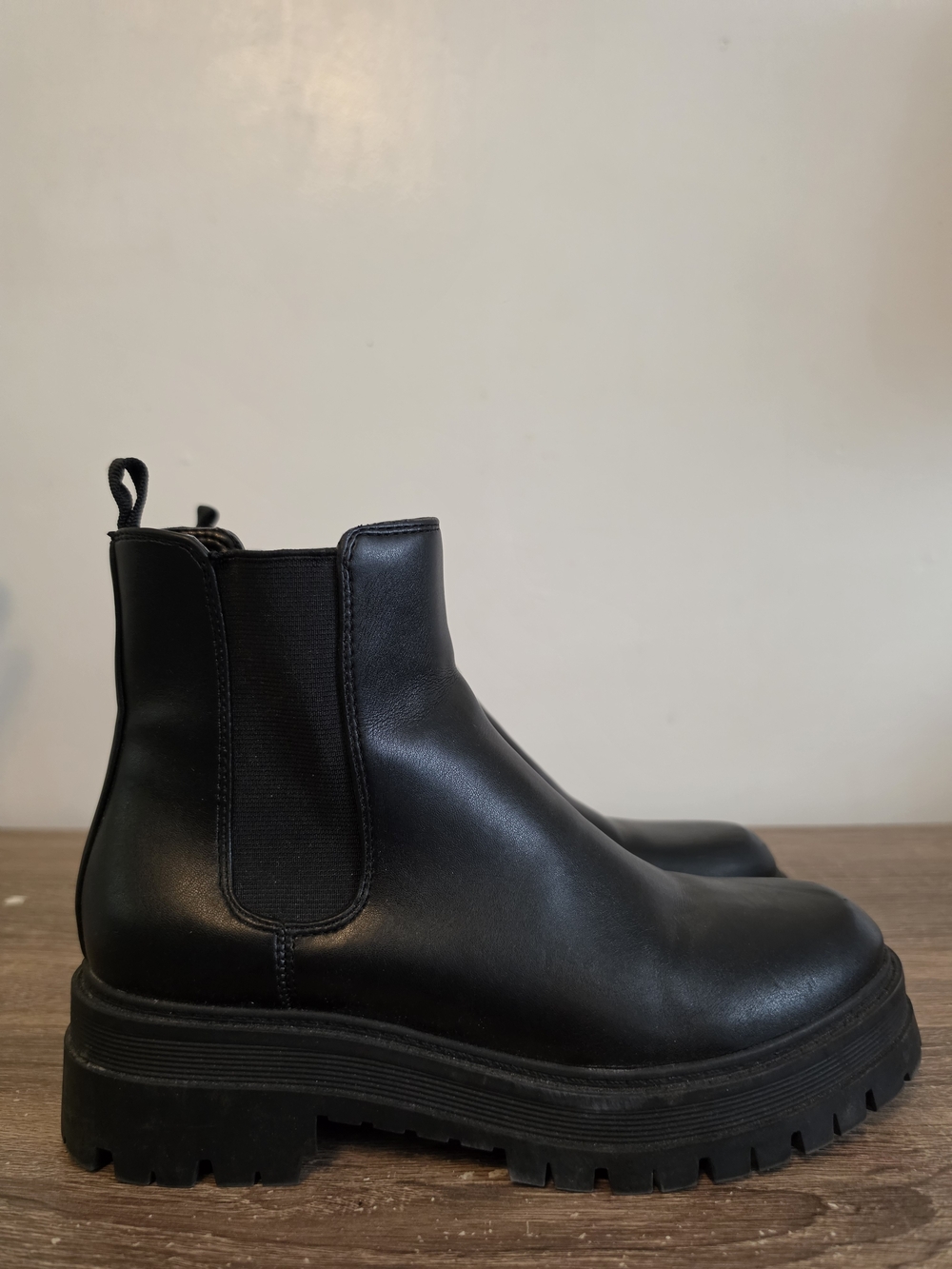 Marc Fisher Black Chelsea Lug-Soled Ankle Boots Size 7 Womens